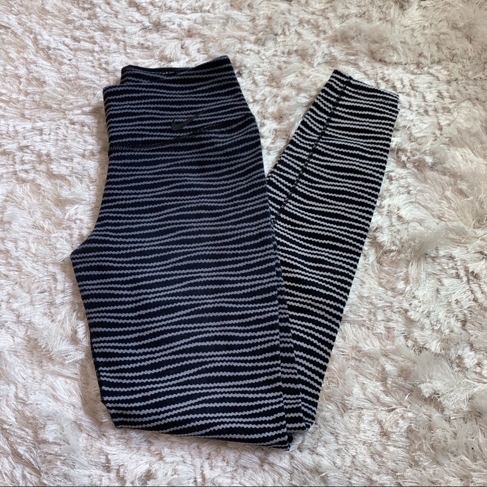 Nike Dri-Fit Ombre Crop Leggings - Size Small